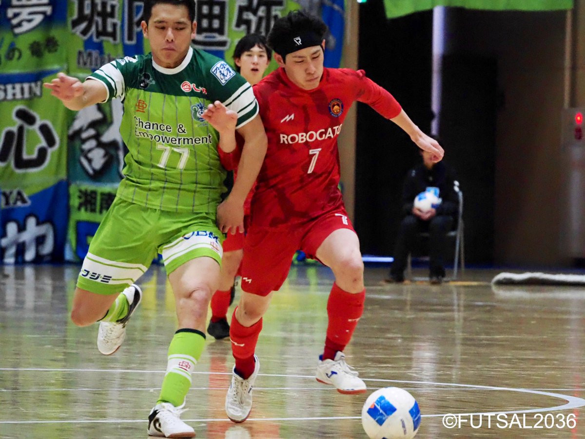 futsal2036's tweet photo. 【FT】
#全日本フットサル 選手権大会 2回戦

#湘南ベルマーレ 3-2 (2-0) #ロボガトフットサルクラブ

3' 内村(湘南)
7' 堀内(湘南)
33' 内村(湘南)
37' 今野(ロボガト)
39' 今野(ロボガト)

#全日本フットサル選手権
@SBFC_OFFICIAL https://t.co/lwSB8udVuw