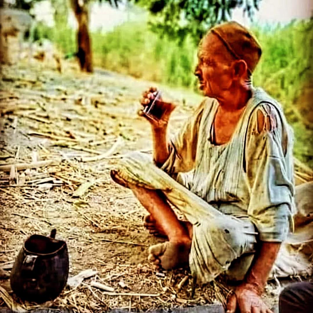 RamdanMostafa6's tweet photo. ▪️صحيح الهدوم مقطعة لكن القلب سليم ️وصحيح براد
  الشاي قديم لكن طعم الشاي حلو ️الدنيا مش مظاهر
  ومش فضة ودهب وبيوت وأراضي ولا هدوم مزخرفة
  بالكوم ️الدنيا قلب طيب وبساطة في العيشة ونومة هادية
  من غير هموم يارب مش طالبين غير الستر والصحة
  وراحه البال اميييين • 💙 https://t.co/rM27OabI7B