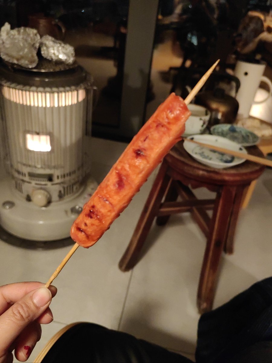 巷口阿叔的烤淀粉肠！外焦里嫩撒满孜然，5元1根咬下去香到跺脚～下班必冲！