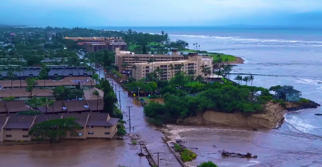 TikiTales's tweet photo. S. Kihei Road 😳 Maui

#konastorm https://t.co/DM3xdAfQO1