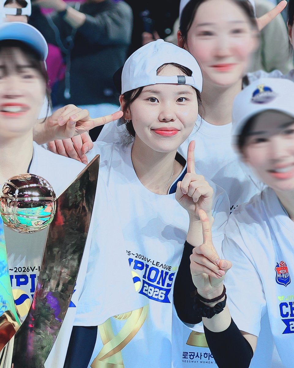 pop_eyun's tweet photo. 고생했다 진짜루 해냈어 이윤정이 이겨냄🥹 https://t.co/zFYrvaNMlf