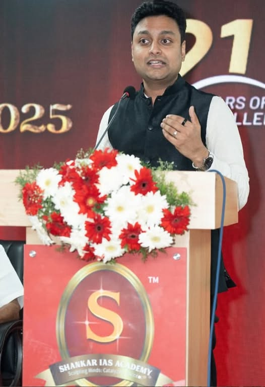 We were honored to welcome back our alumnus, Shri Srutanjay Narayanan IAS, Joint Chief Electoral Officer (IT), Govt of Tamil Nadu, as the Chief Guest for our UPSC CSE 2025 Achievers Felicitation Ceremony.

#upsc #upsc2025 #upscresult #shankariasacademy