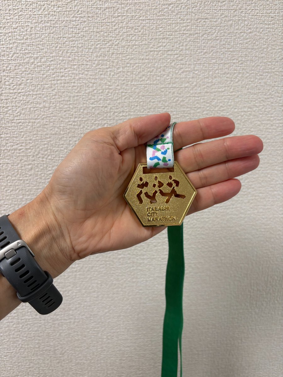 westside0709's tweet photo. 普段街ランしかしてない人間が15年ぶりくらいにレースに参戦。
フルマラソンの洗礼を浴びました😵‍💫
天気よくて序盤から汗をかきまくっていたので30km付近で足攣り、そして撃沈😭
自分の弱さを知るいい機会になりました
#板橋シティマラソン https://t.co/anRZKiMWaj