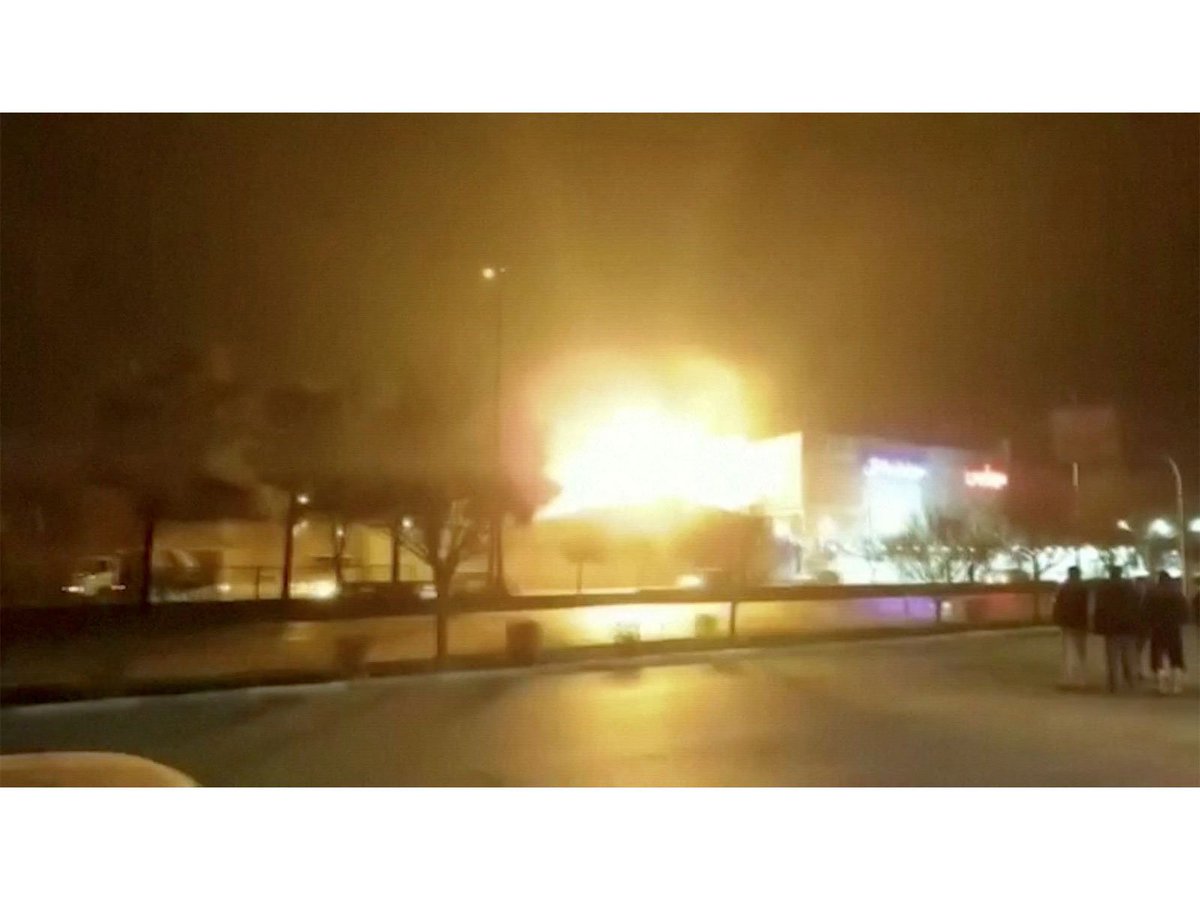ani_digital's tweet image. Isfahan targeted in fresh dawn raids as thick smoke rises over central Iran

Read @ANI Story | aninews.in/news/world/mid… 

#Iran #Isfahan #Targeted #CentralIran