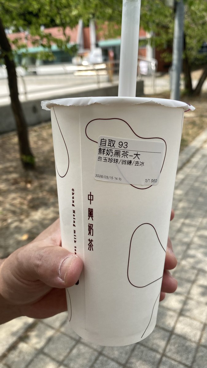 lin_aliya's tweet photo. 踩雷了，下次要點鮮奶紅茶無糖😂 https://t.co/vpTptTV6Ov