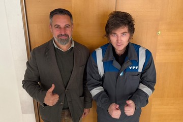 ♬JUNTOOOOS DE LA MANOOOO, SE LES VEEEE POR EL JAAARDÍN♬