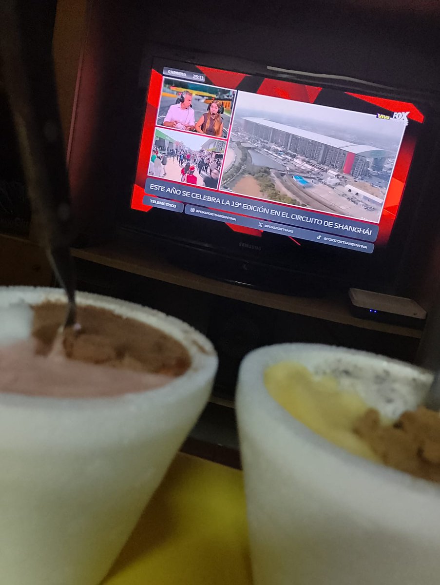 FlaCuerva's tweet photo. @TelemetricoF1 Hoy no se duerme, seguimos de largo...esperando la carrera, Francooooo, Vamos Nene!!!!!!!! 💪🇦🇷♥️
Saludos Flor, Adrian!!!!!!! 😘 https://t.co/AeHhIlGFcw