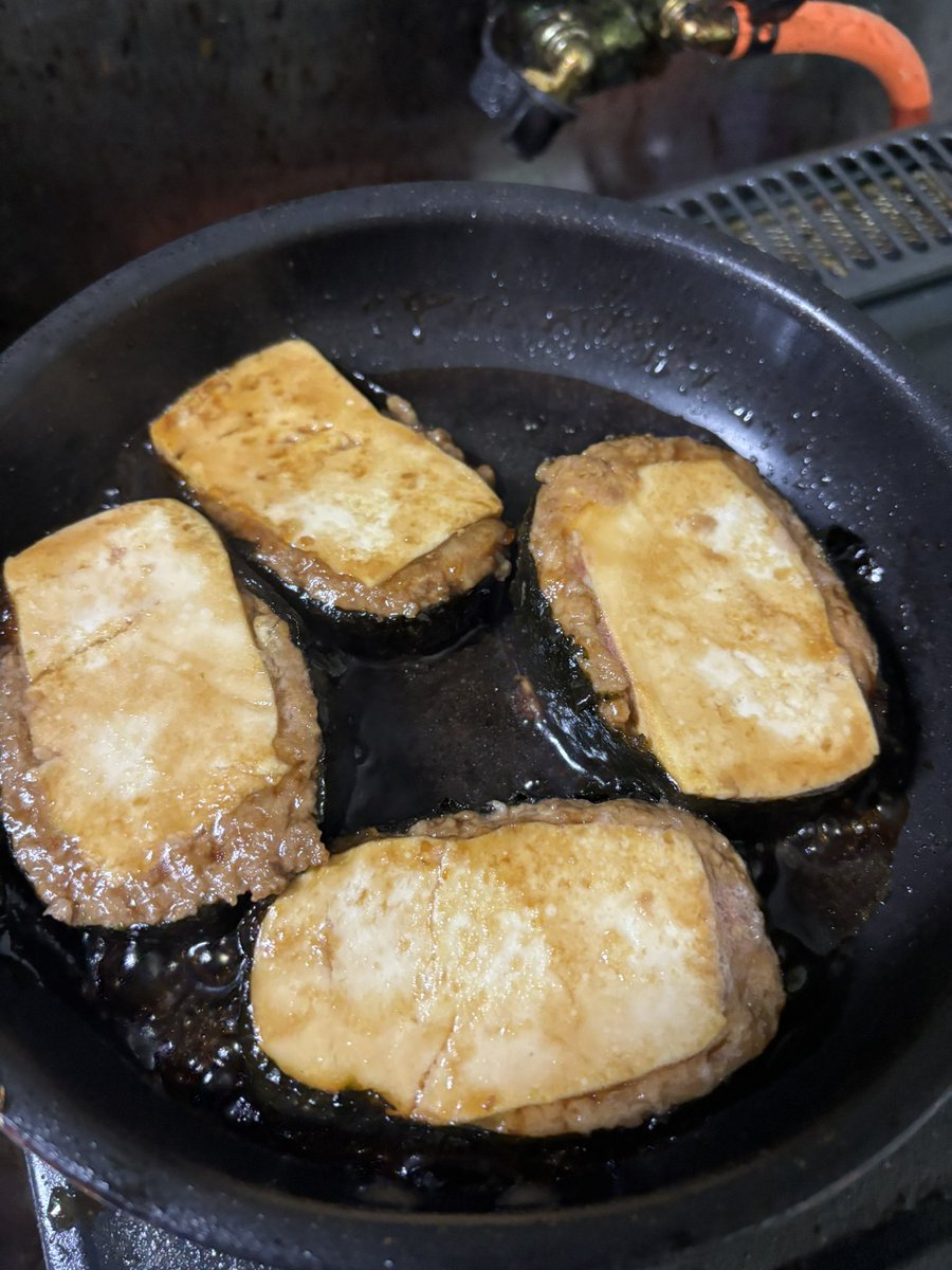 straycat1900's tweet photo. 今日は海苔巻き肉豆腐 https://t.co/HzMCkFe9PE