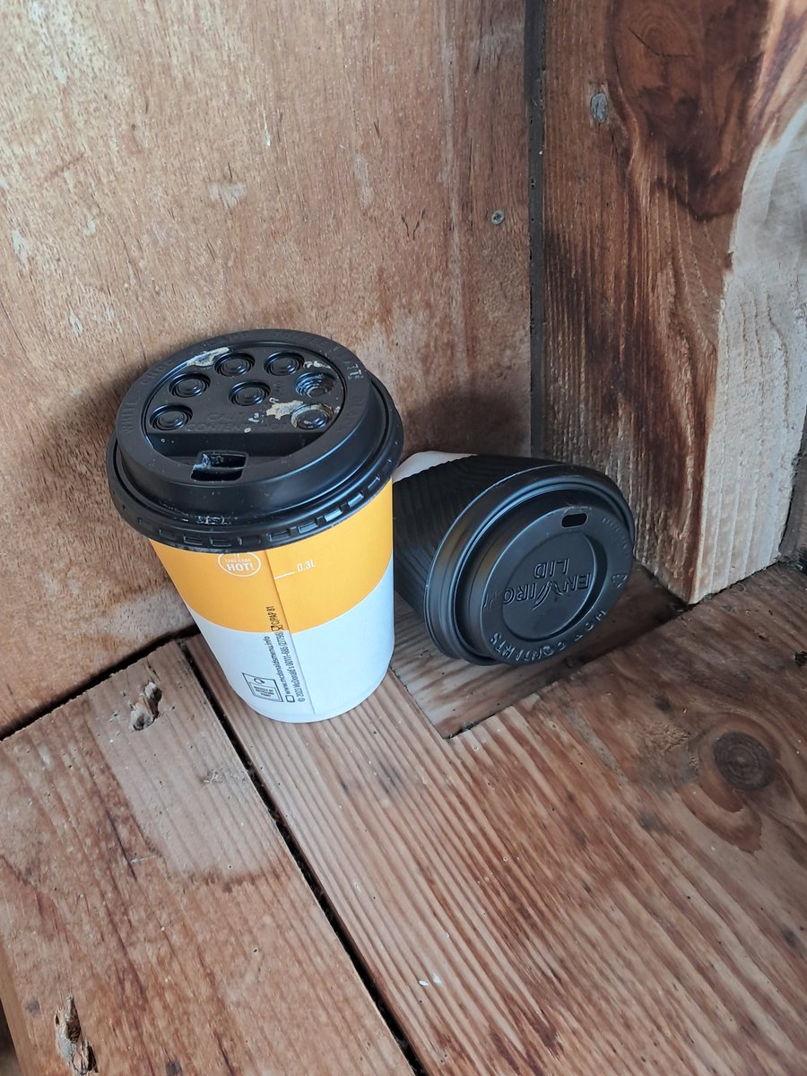 pmandrews1973's tweet photo. Some of the detritus left in the hide at #uptonwarren Flashes on Friday (suitably binned back at the car park). If someone can carry a full cup of hot coffee to a hide why cant they leave with an empty cup? 
🤷‍♂️😕🤔 https://t.co/9meZHcX72s