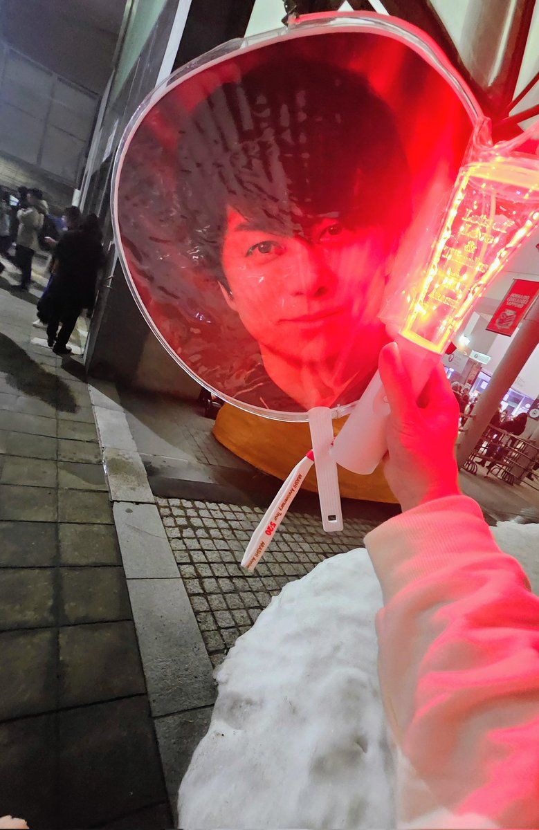 125Sz's tweet photo. 3/14嵐札幌プレミストドーム公演に行ってきました！昔家族で来て以来の北海道に初めて1人で飛行機乗り継いで行くことになってすごく不安だったけど、ほんとに参戦できてよかった😭しかもアリーナ実質前から5列目でメンバー全員がめっちゃお手降りしてくれて😭大号泣大爆笑で感情忙しかった😭 https://t.co/rUEV46bGwZ