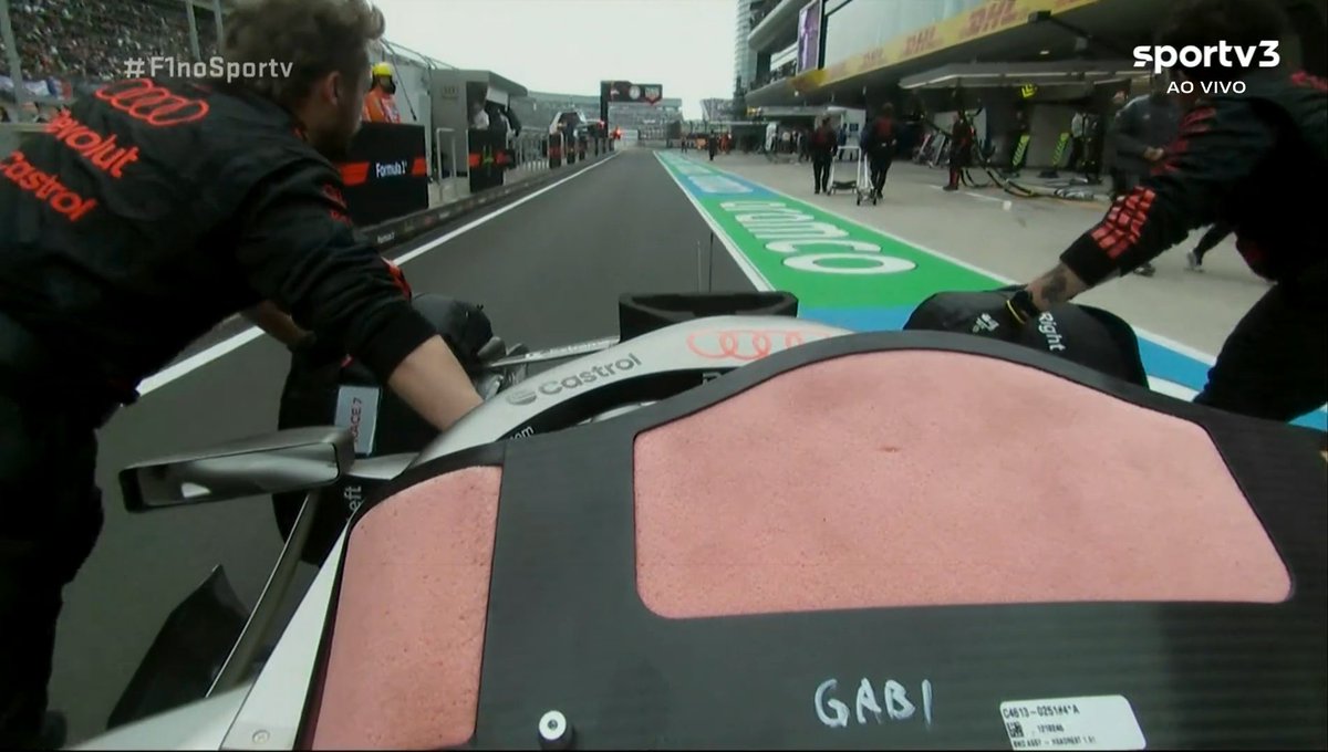 Estagiário da F1 tweet media