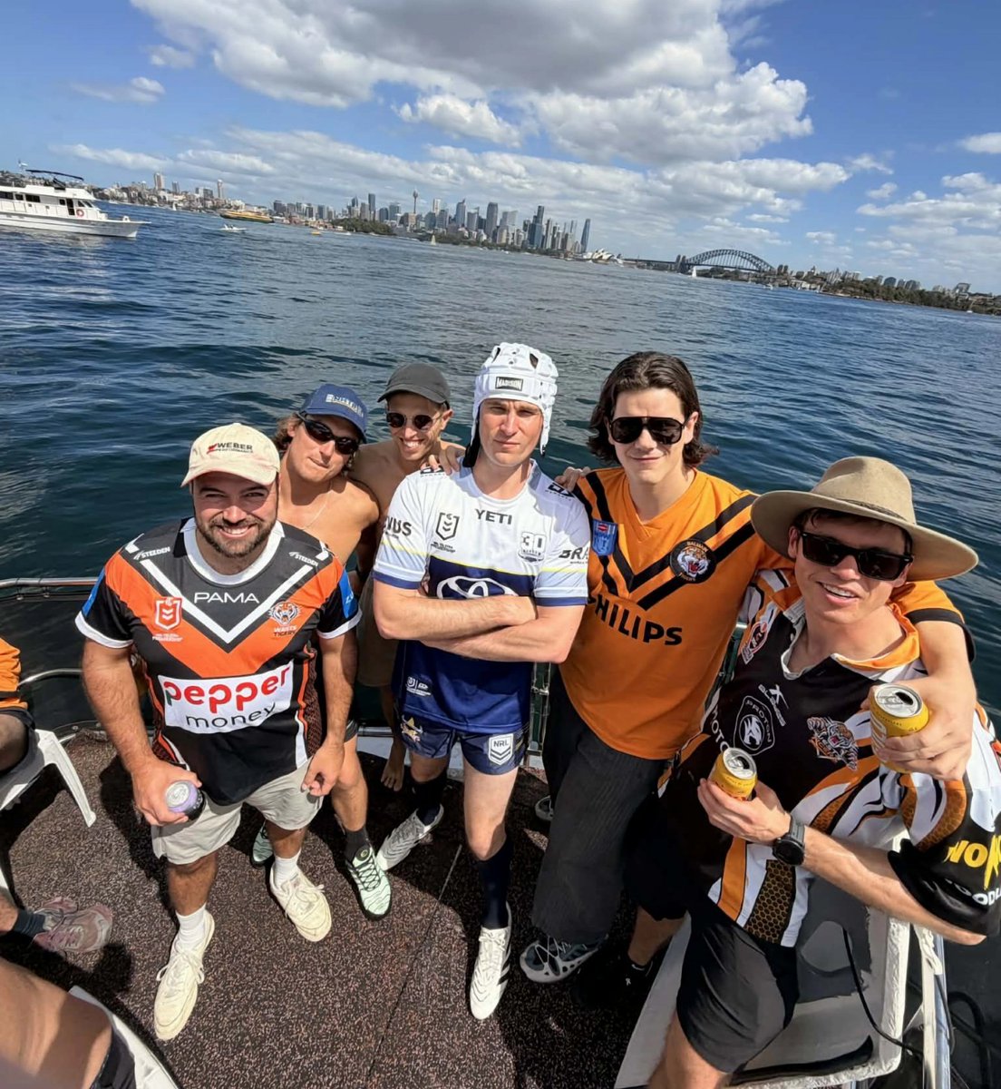 𝐛𝐚𝐛𝐚'𝐬 𝐬𝐩𝐞𝐜𝐢𝐚𝐥 𝐛𝐨𝐲 tweet media