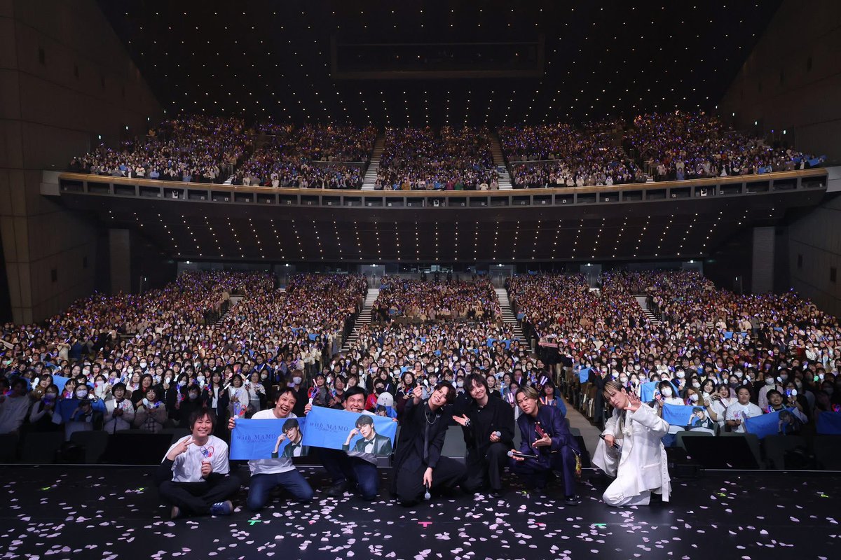 yadan_honmakid's tweet photo. 「with MAMO〜White Day〜」
とんでもなく楽し空間！
最後はお客さんも全員で大地讃頌の大合唱！
中高男子校だから合唱ってしたことなかったのですが、生まれて初めての合唱が宮野真守さん、ケミストリーさん、三浦大知さんと一緒にって凄くなーい！？
凄いっしょ！自慢っしょ！
#withMAMO https://t.co/crq59D282g