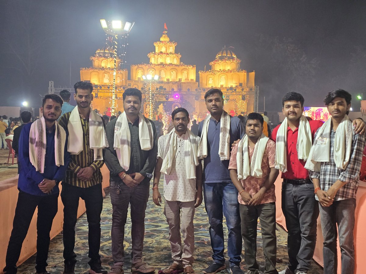 Rotibankbettiah's tweet photo. 'रोटी बैंक बेतिया' के लिए सचमुच एक दिल को छू लेने वाला दिन था, क्योंकि हमें '#हरिवाटिका_शिव_मंदिर_विवाह_समिति' द्वारा आयोजित एक सुंदर #सामूहिक_विवाह समारोह में शामिल होने का सौभाग्य मिला। 
💖 शिव मंदिर के पवित्र वातावरण में 15 युवतियों ने प्यार और साथ के अपने नए सफर की शुरुआत की। https://t.co/PP9aFhbvlK