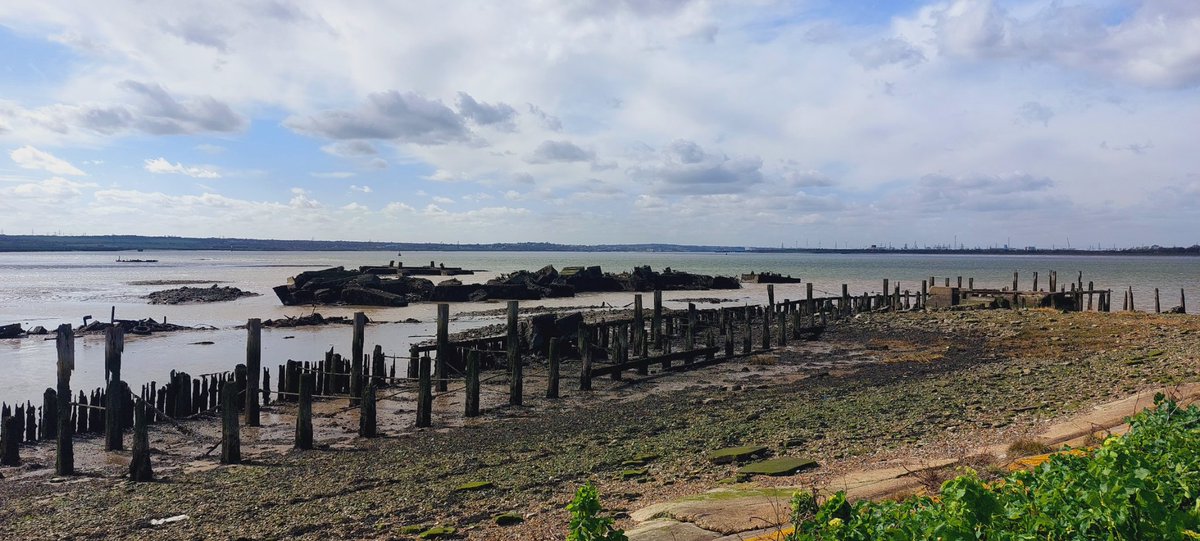 FollowTheThames's tweet photo. Back on the Hoo Peninsula for the magnificent, mysterious Thames Estuary #Thames #Thamespath #coastalvibes #kingcharlesIIIcoastalpath #rivers #sea #hiking https://t.co/A6vs2XRAH4