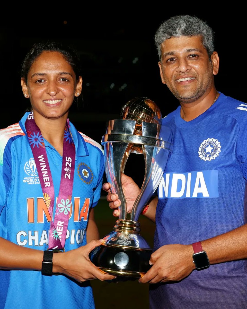 Purnima017's tweet photo. Meanwhile the coach and captain who really deserved the award but both don't blabber too much and keep using the word milestone like 10 thousand times in their press conferences https://t.co/UpyZIdDPgL