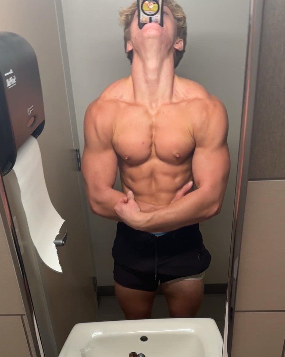 alphadunc's tweet photo. Send me $ loser #findom #alpha https://t.co/9sm0oLpk2h