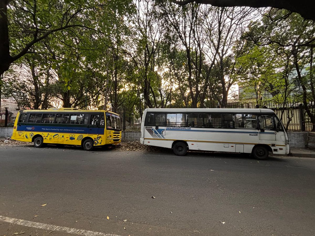 rocklineguy's tweet photo. @kslayoutrfps @blrcitytraffic Now there is one more bus parked. Soon this will be a busstand. https://t.co/AY1xJp1R55