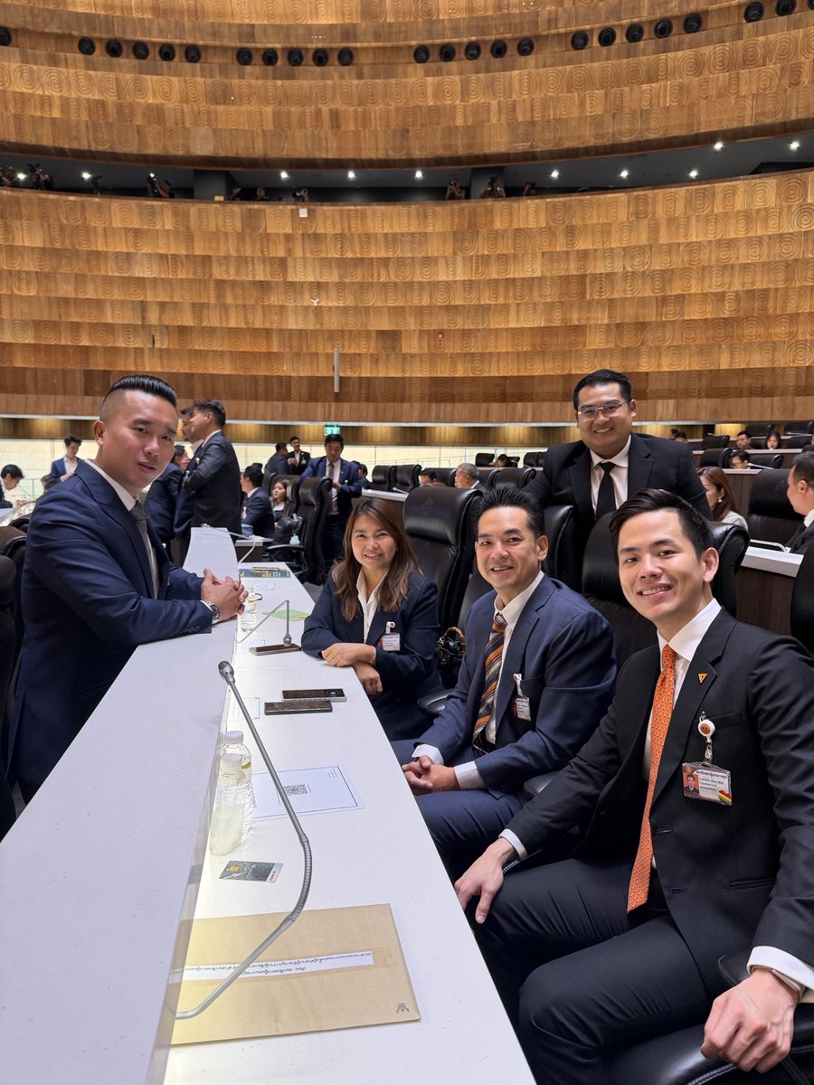 MFP_PALMVT's tweet photo. 15 มีนาคม 69 เปิดประชุมสภาผู้แทนราษฎรวันแรก สส.กล่าวปฏิญาณตนก่อนเข้ารับหน้าที่ ตามที่รัฐธรร��นูญกำหนด

วาระสำคัญของวันนี้ คือการเลือก ประธานสภาผู้แทนราษฎร และรองประธานสภาผู้แทนราษฎร เพื่อเริ่มต้นการทำงานของสภาอย่างเป็นทางการ

#ปาล์มวิทวัส #พรรคประชาชน #คันนายาว #บึงกุ่ม https://t.co/ilJMY9Ay6e