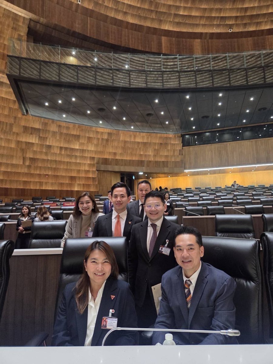 MFP_PALMVT's tweet photo. 15 มีนาคม 69 เปิดประชุมสภาผู้แทนราษฎรวันแรก สส.กล่าวปฏิญาณตนก่อนเข้ารับหน้าที่ ตามที่รัฐธรร��นูญกำหนด

วาระสำคัญของวันนี้ คือการเลือก ประธานสภาผู้แทนราษฎร และรองประธานสภาผู้แทนราษฎร เพื่อเริ่มต้นการทำงานของสภาอย่างเป็นทางการ

#ปาล์มวิทวัส #พรรคประชาชน #คันนายาว #บึงกุ่ม https://t.co/ilJMY9Ay6e