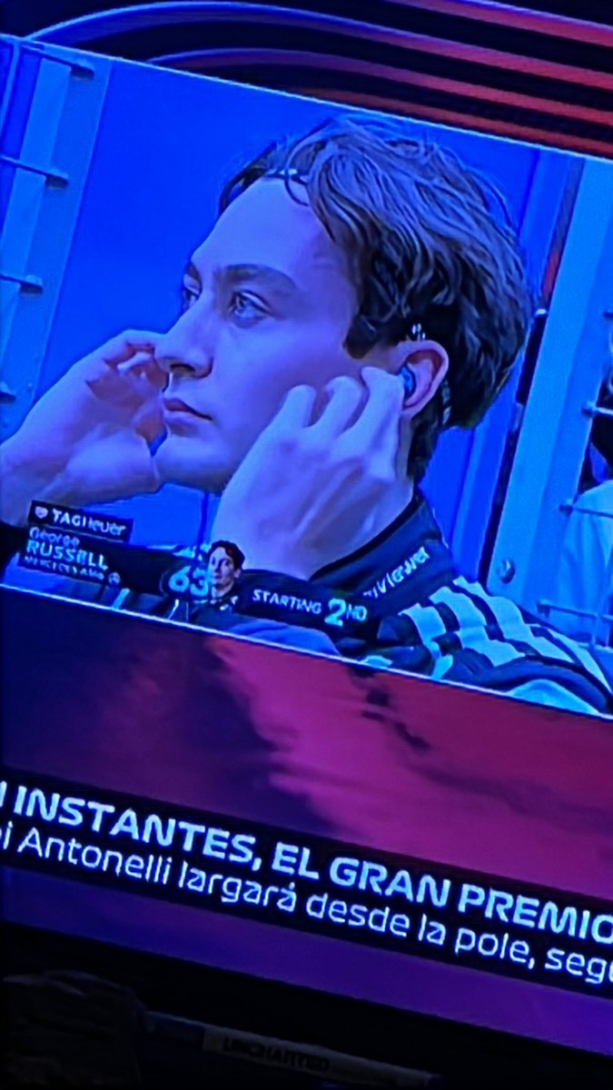 Silvio con moñito 🎀 tweet media