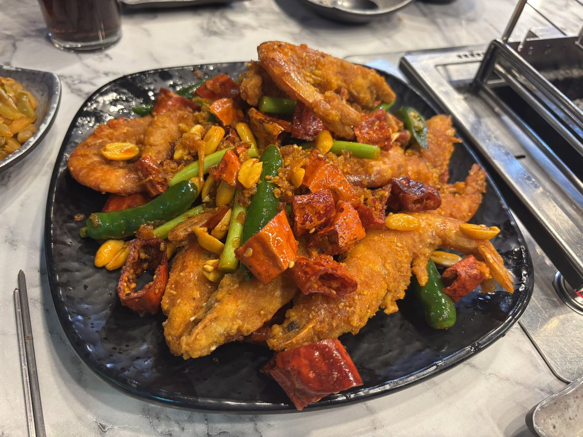 📢 레나의 또간집 

📌 혜화 양육관 

✅ 양육관 양꼬치 👍🏻👍🏻
✅ 온면/ 향라닭날개 / 향라새우 필수 

양꼬치보다도 향라 시리즈 먹으러 가는 
사람 나야 나 여기 진짜 너무 맛있어요
맵찔이도 충분히 가능 꼭 가주라 🫰🏻