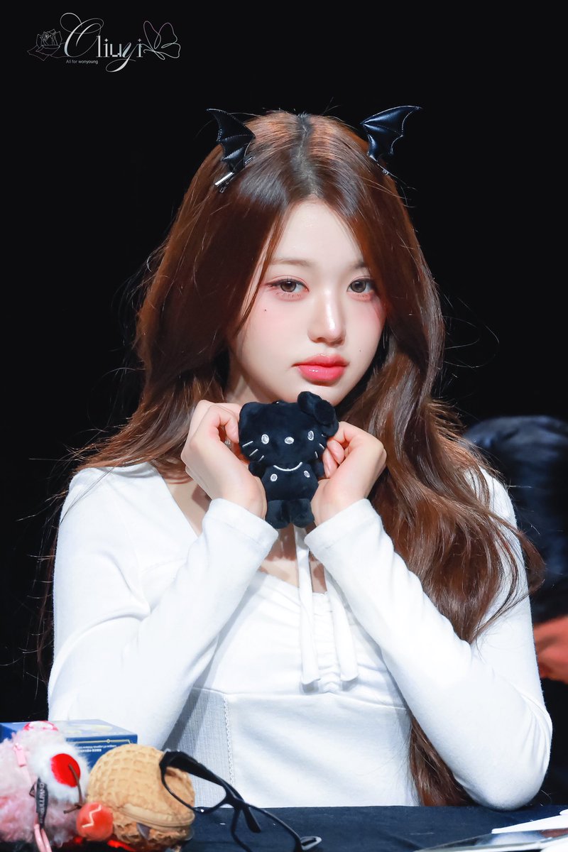 Oliuyi_0831's tweet photo. 260315🖤🤍

 #아이브 #IVE #장원영 #JANGWONYOUNG #원영 #WONYOUNG #ウォニョン https://t.co/j3ANX09Vix