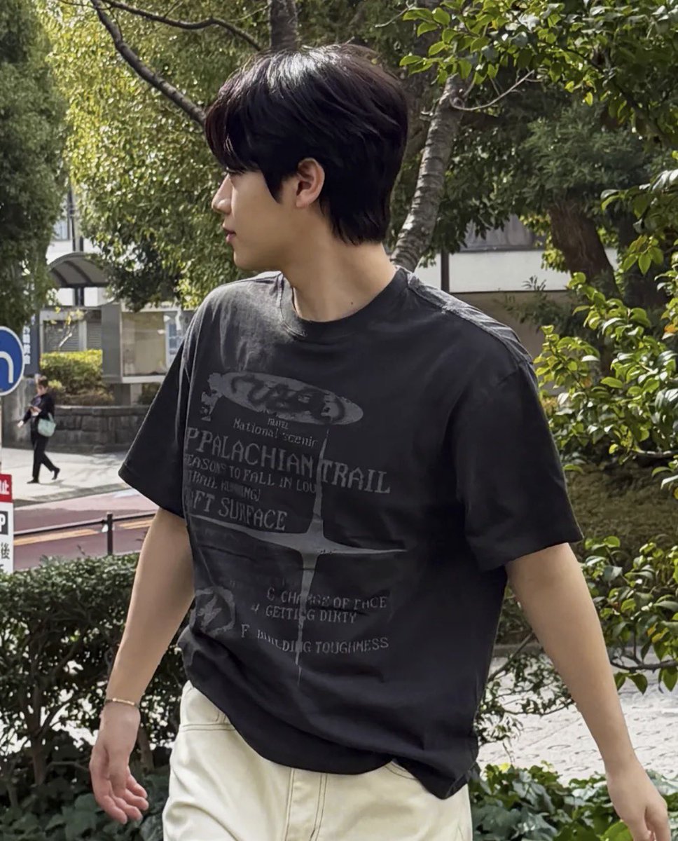 트래블 모델 동현이 너무 좋다 🤭