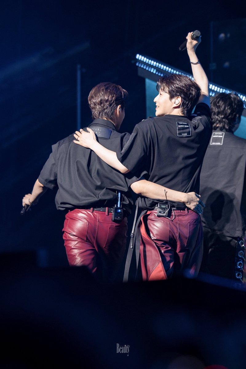 Bᴇᴀᴜᴛʏ_ᴰᴹ tweet media