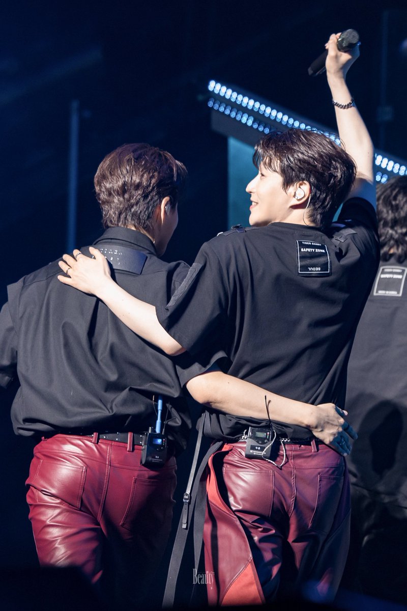 Bᴇᴀᴜᴛʏ_ᴰᴹ tweet media