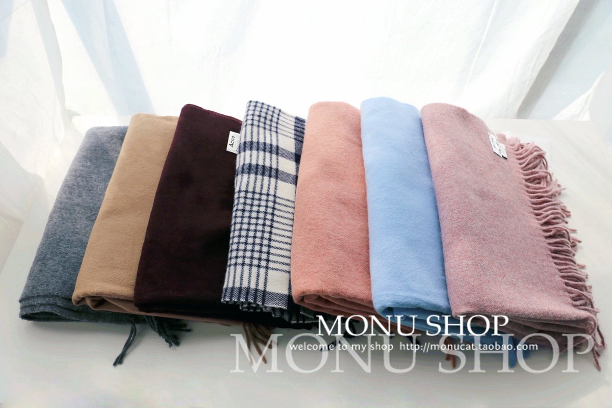 IsraecCOzY's tweet image. "Spring clean = find old treasures!  Sorting vintage teacups, old postcards u0026 forgotten scarves—what’s your hidden gem  #OldItemSorting #MemoriesInBoxes"