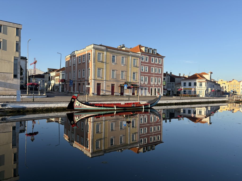 #rua_do_clube_dos_galitos #aveiro #união_das_freguesias_de_glória_vera_cruz #portugal #centro #pt #shotoniphone #iso40 #vehicle #boat #sky #river #latergram #rua_de_joão_mendonça #iso50 #building #plant