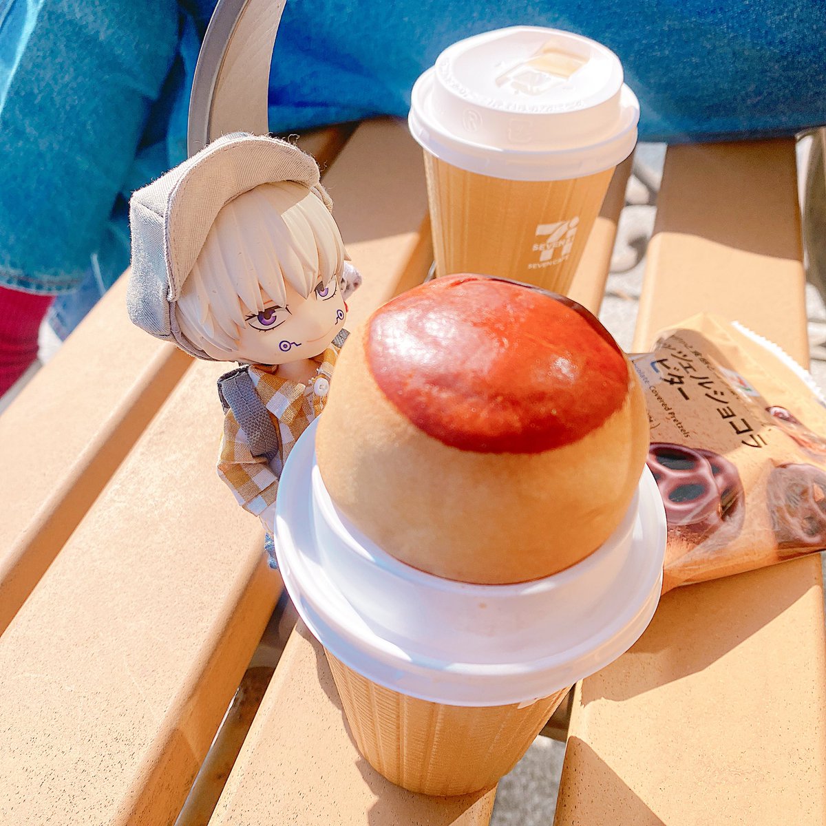 9pW7te's tweet photo. 栗まんじゅう🌰とコーヒー☕️と棘くんと🐼¯\( ˘–˘ )/¯🔆𓂃🌿𓈒𓏸 https://t.co/mecr9BFKg1