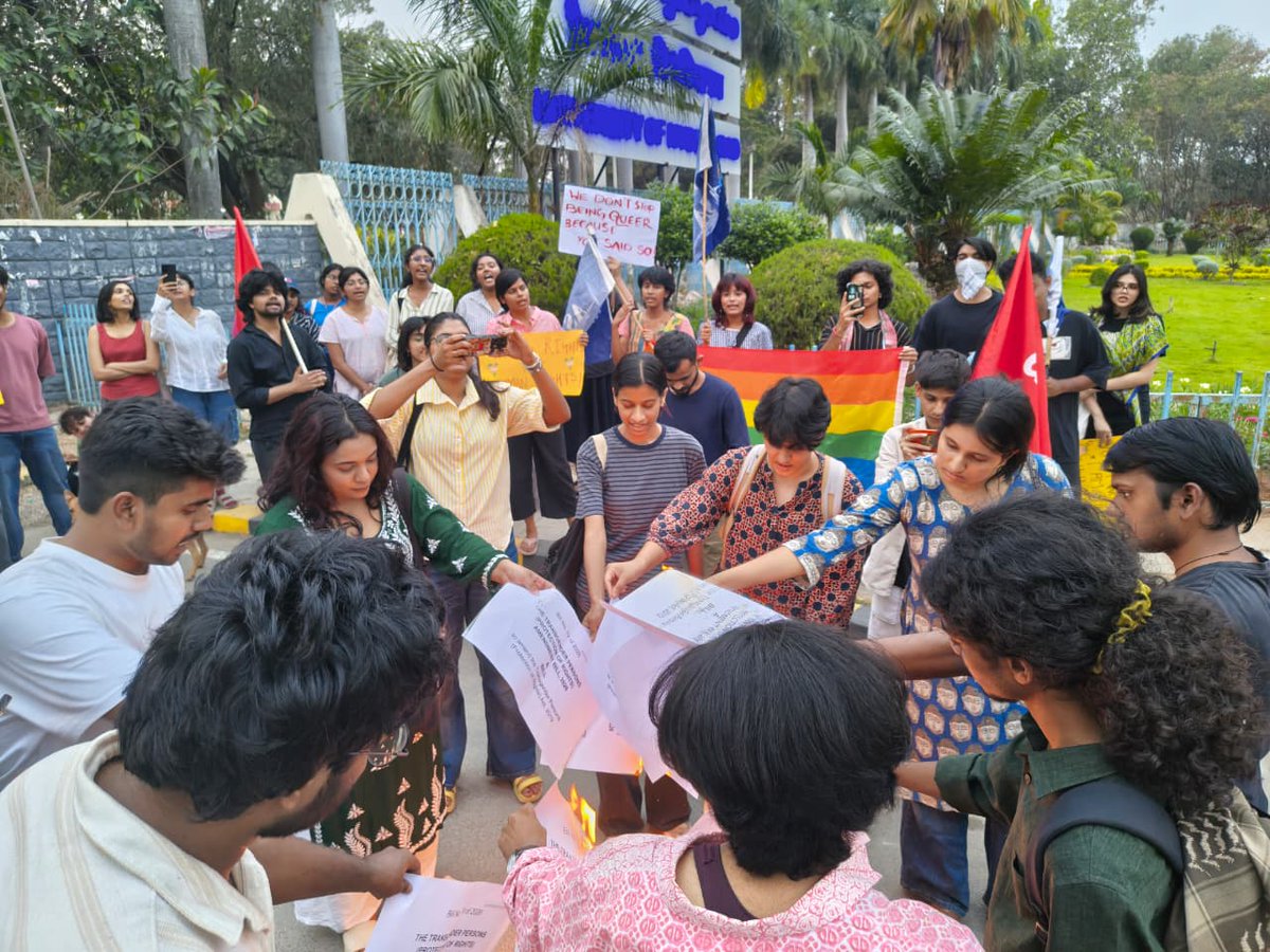 moonbeam ice cream 🇵🇸🏳️‍🌈 tweet media