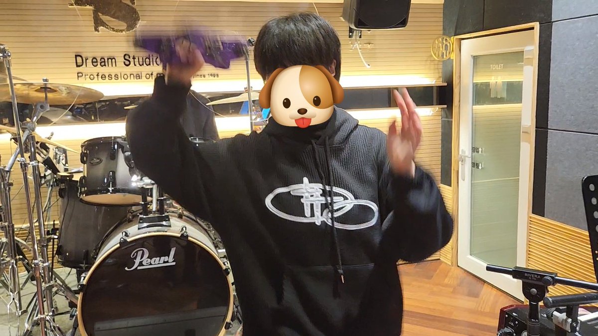 oh_zio_sama's tweet photo. #악기러_트친소
공연을 성공적으로 마무리 한 여운이 가시지 않아 트친소를 해보려 합니다!!! 😇
제이팝 걸밴드 착한친구 리더이자 베이스 지오입니다~~ 페벌 놀러가는 것도, 콘서트 보러가는 것도 너무너무 좋아하구요
최근엔 MIDI, 작곡 쪽 관심 있어요
💌걸밴드 애니 관련 토크 완전 환영💌 https://t.co/Os4pJn8fTg