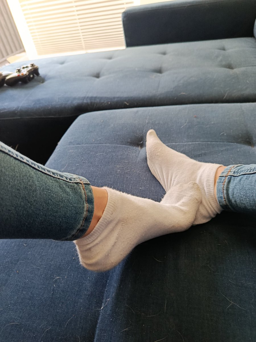 FindomKarolina's tweet photo. Niedziela dzień na modły pachołki 🤭😈@rtfeet https://t.co/pWLpD0SjLU