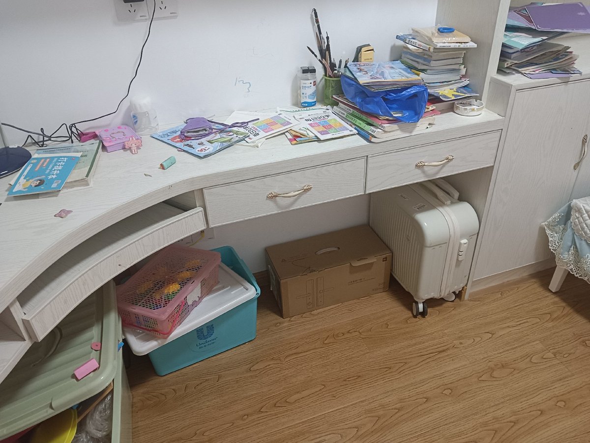 Eliabe51053775's tweet image. "Old stuff Turn clutter into joy! Sort, donate, or upcycle—your space (and heart) will thank you.  #DeclutterJoy"