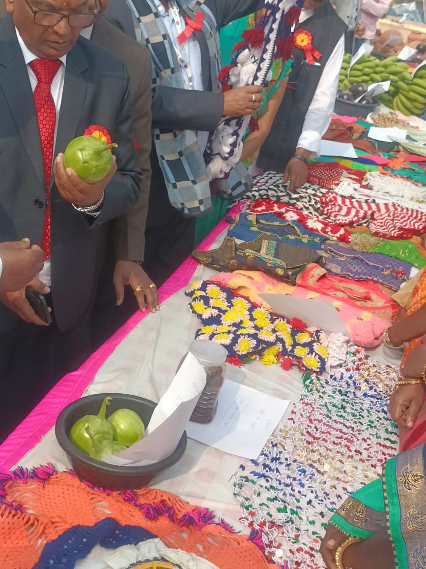 स्वयं सहायता समूह (SHG) की महिलाओं ने अपने हुनर और प्रतिभा का बेहतरीन प्रदर्शन, गाँव में प्रतिभाओं की कोई 
<a href="/GaonConnection/">GaonConnection</a> <a href="/Prerna_UPSRLM/">Prerna UPSRLM</a>