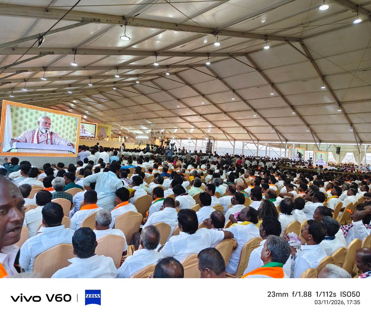 easwaranbjp's tweet photo. ஆன்மீக பூமி திருச்சியில் மாபெரும் மாநாடு தேசிய ஜனநாயக கூட்டணி தலைவர்கள் பங்கு கொண்டு சிறப்பித்தனர் சிறப்புரை மாண்புமிகு பாரத பிரதமர் நரேந்திர மோடி ஜி அவர்கள்
தமிழகம் மீட்போம் தமிழகம் தலைநிமிரச் செய்வோம் https://t.co/EBC4a1mqC8