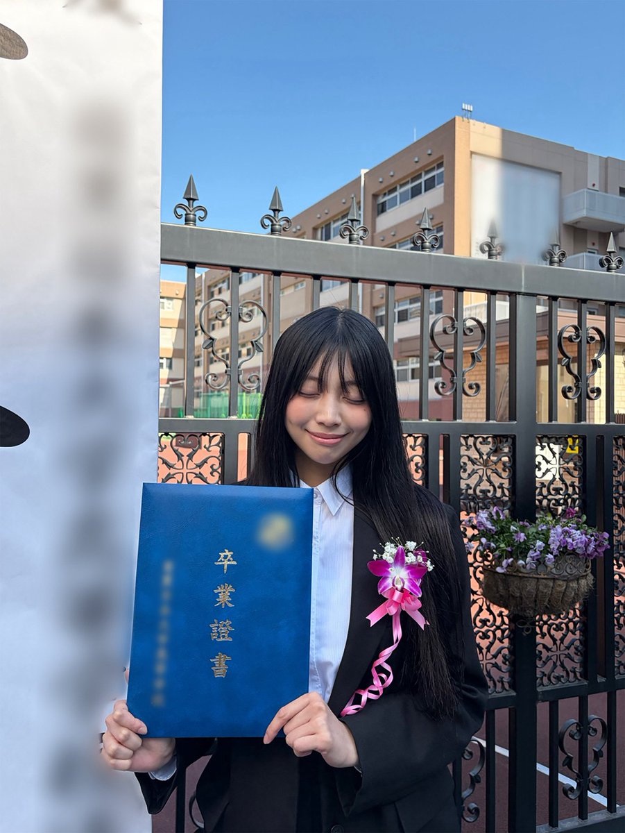 unisofbase's tweet photo. UNIS Nana has officially graduated from highschool! https://t.co/fJZoyPyF2M
