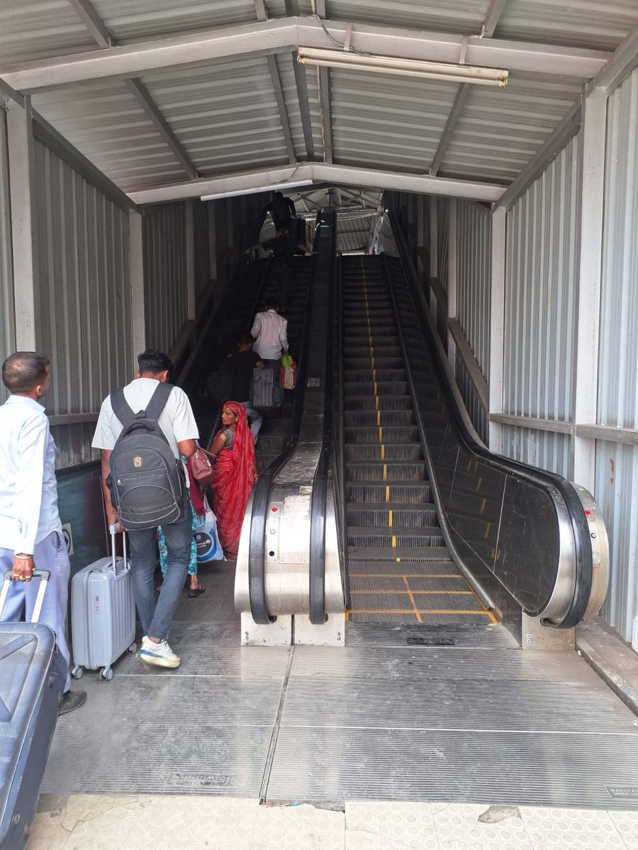 DebayanDatta10's tweet photo. “Dear Indian Railways, what’s the use of installing an elevator at Amritsar Junction railway station if it’s not working? Elderly passengers, families with luggage, and differently-abled travelers depend on it. Infrastructure is only useful when it actually works.”@drm_frz https://t.co/FszGij9WQ8