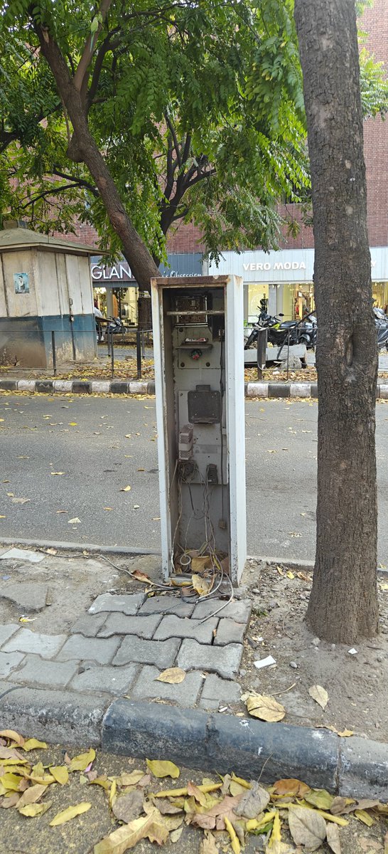 ManisharmaBjp's tweet photo. Condition of camera at the entrance of Sector 17 parking, need immediate attention.
@MCChandigarh @SaurabhJoshiBJP @JPMalhotra @BJP4Chandigarh @sunnypuri777 https://t.co/ayjEOX5dTv