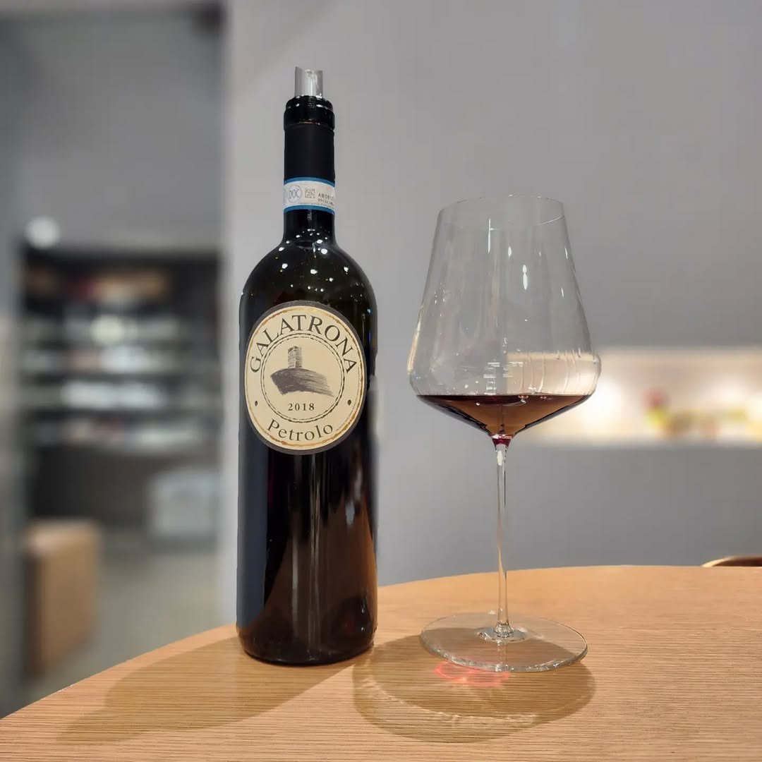 929Kanon's tweet photo. この一杯の中に広がる豊かな香りと味わい。🍷✨今日は特別な瞬間をシェアしたいと思います。お好みのワインはどれですか？ https://t.co/OnysTRqEbo