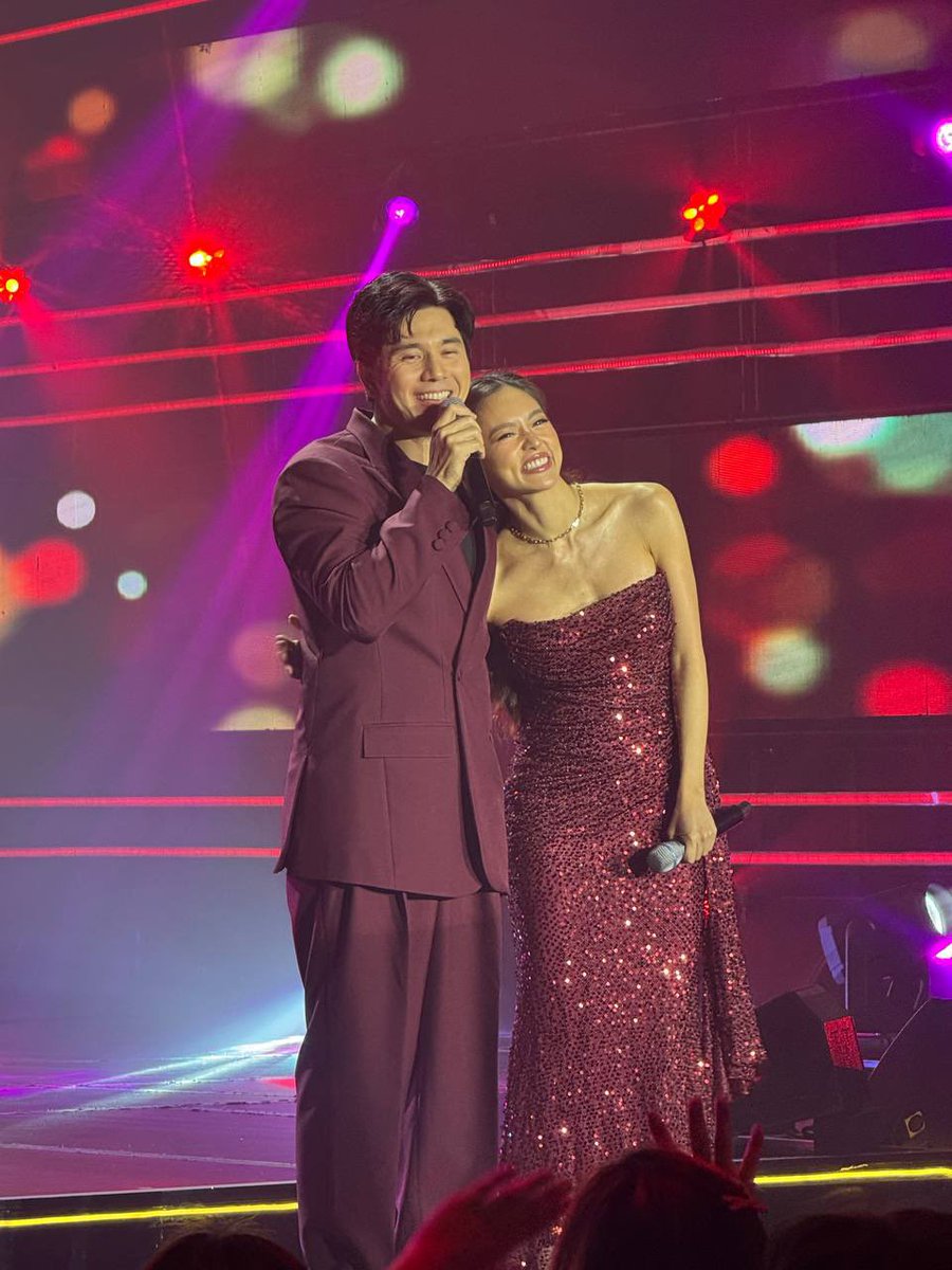 DreamscapePH's tweet image. The People’s Superstars #KimPau take over the #ASAP stage! 

THE ALIBI: ANG BUONG KATOTOHANAN, BUKAS NA!