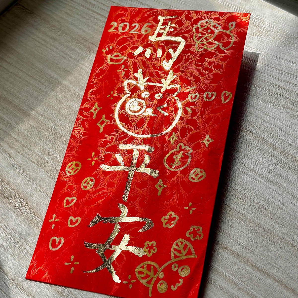 都已經過完年了才想到還沒發 (；'A`)
在這邊炫耀梅小鹿寄給我的紅包袋嘿嘿
燙金好喜歡！甚至在右下角還有抹卡！！
#東塗西抹