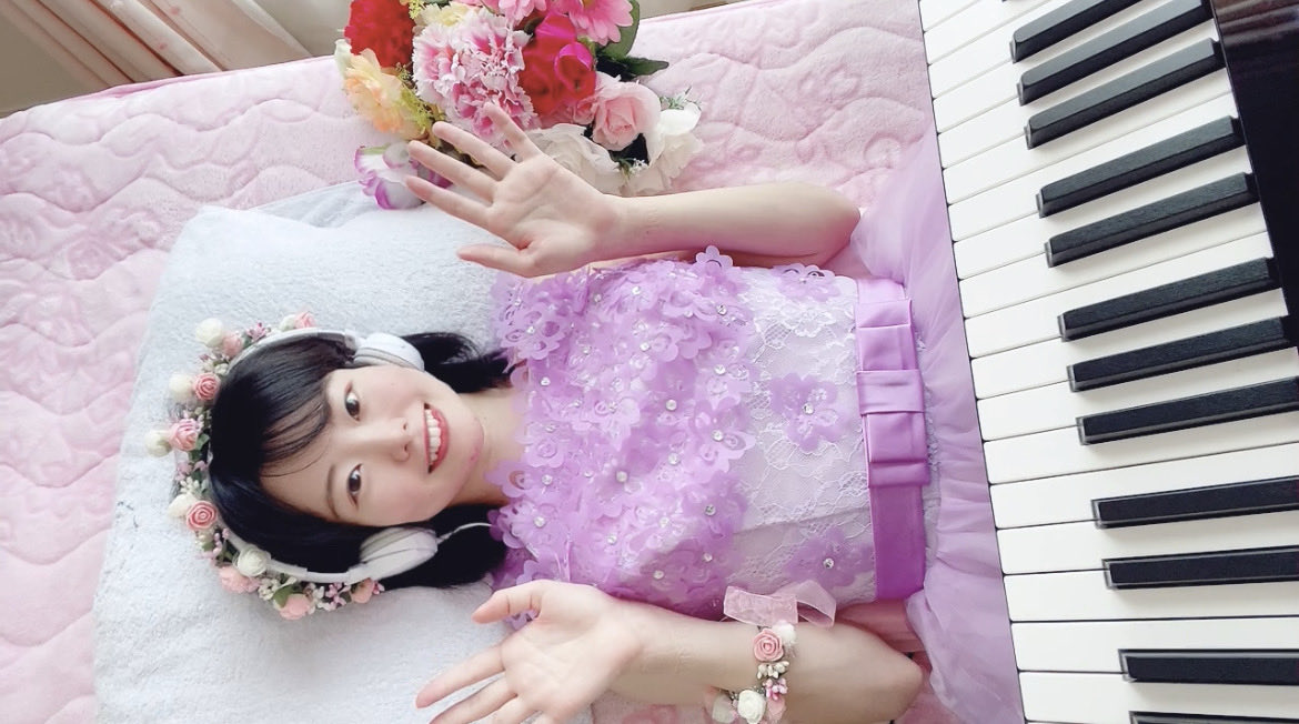 難病で寝たきりになって、
「普通になりたい」と思った。

でもある時、私は気づいた。

そもそも「普通なんてどこにも存在しない。」ということに。

普通とは、どこかにある基準ではなく、
多くの人が合わせている
実体のない空気のようなものだ。