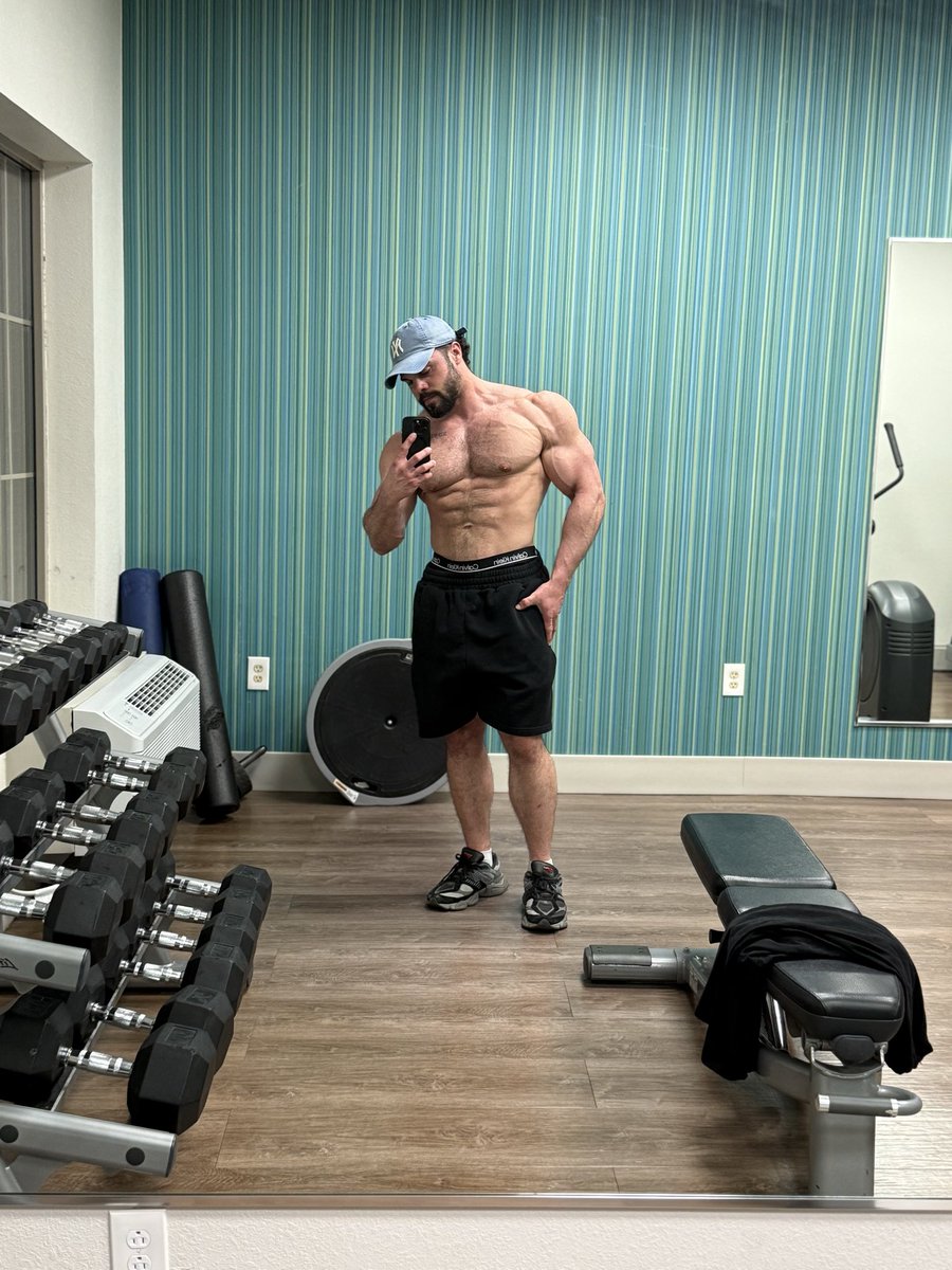 TonyEchevarria_'s tweet photo. Nothing like a hotel gym workout https://t.co/Glj9GAO0PT
