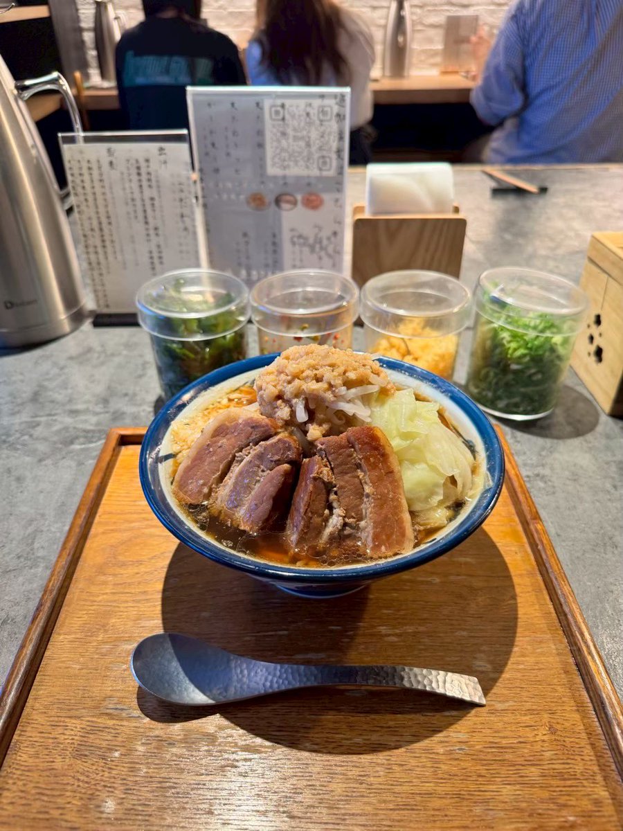 明日のご褒美、
もう決めましたか？😊

塩鴨のつけSOBA肉増しで満たされ、
鴨南蛮SOBA肉増しでほっと温まり、
卵天ぷら飯と瓶コーラで優勝です🥚✨

お腹も心も大満足の一杯、
ぜひお店でどうぞ！