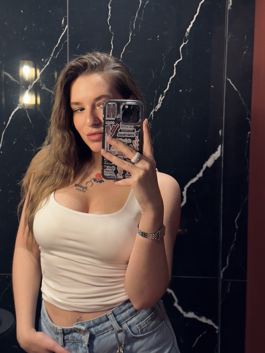 Valeriia 🌸 tweet media