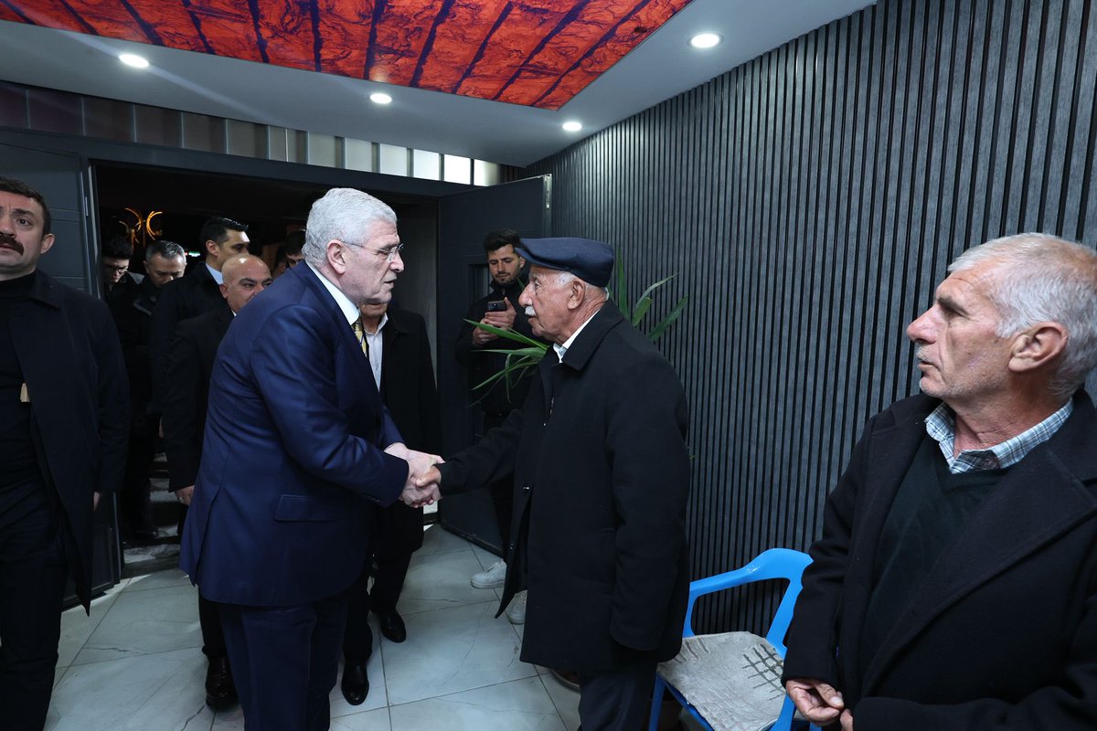 MDervisogluTR's tweet photo. Şırnak ziyaretimizde, bu sıcak karşılama ve misafirperverlikleri için, başta Sayın Halil Tatar olmak üzere, Osman Tatar, Hacı Tatar, Mehmet Tatar ve tüm
Tatar ailesine şükranlarımı sunuyorum. https://t.co/wd6fSdsw34